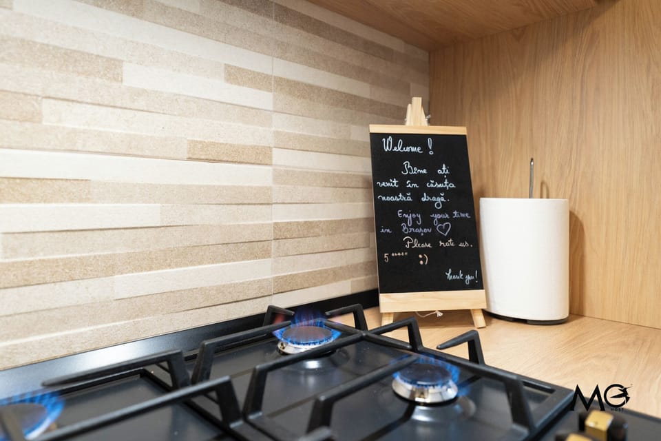 Deluxe Apartment, Balcony, Mountain View | Private kitchen | Fridge, microwave, oven, stovetop