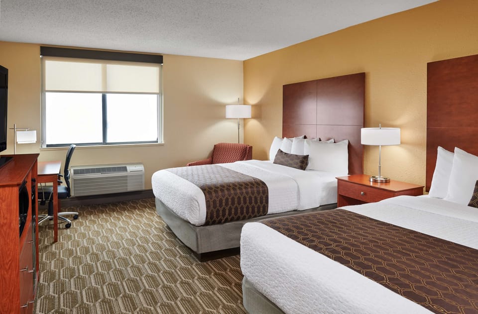 Premium bedding, in-room safe, desk, blackout drapes