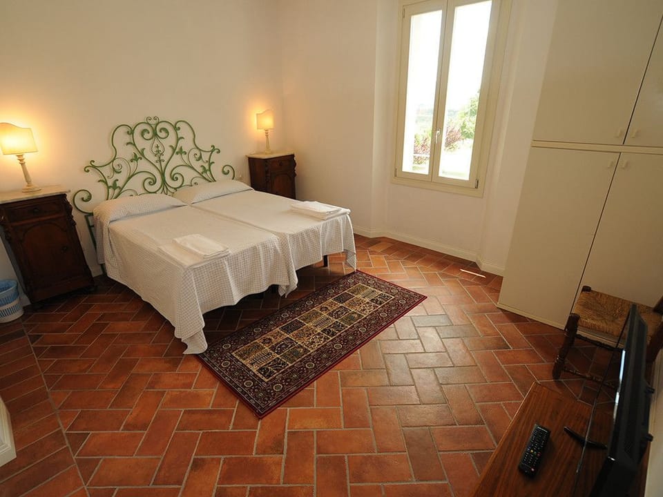 Desk, rollaway beds, free WiFi, bed sheets