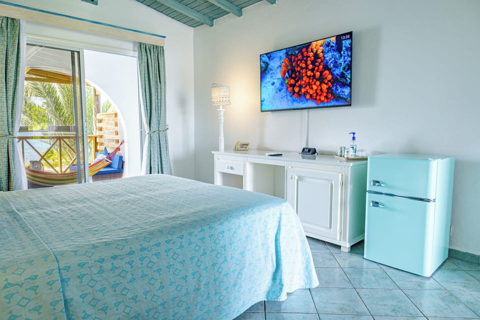 Oceanfront Cabana | Minibar, in-room safe, desk, WiFi (free)