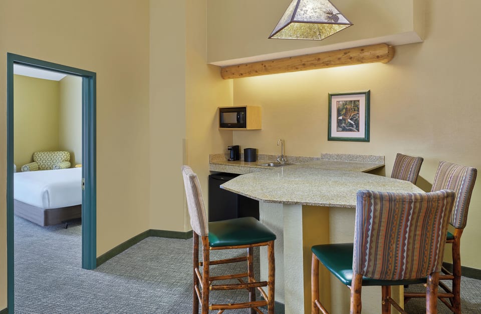 Majestic Bear Suite, Suite | In-room safe, iron/ironing board, high-speed internet, alarm clocks