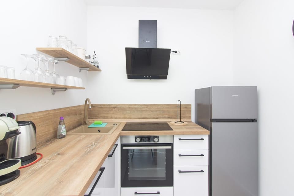 Comfort House, Pool View | Private kitchen | Full-size fridge, microwave, oven, stovetop