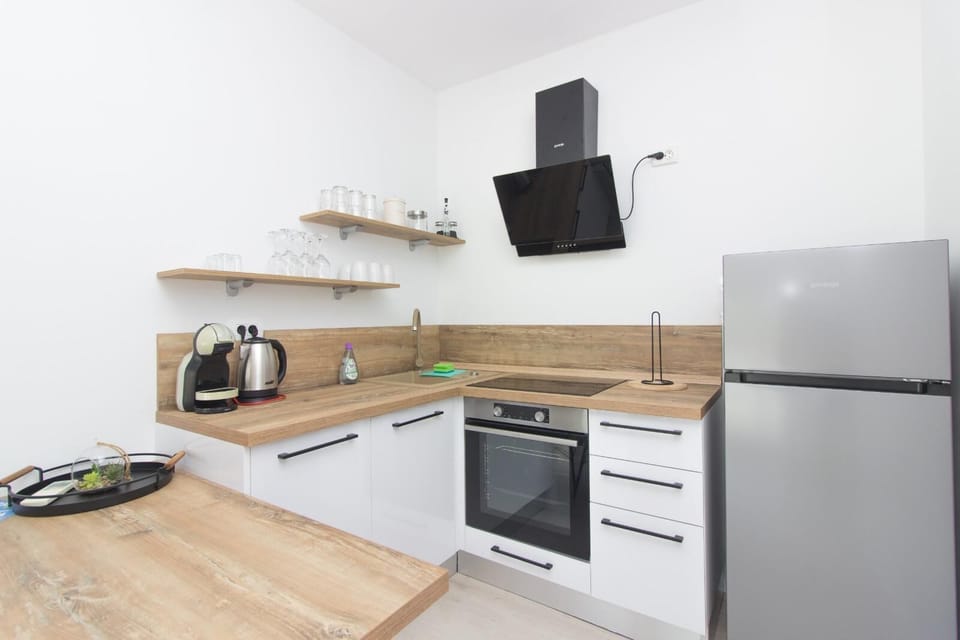 Comfort House, Pool View | In-room dining