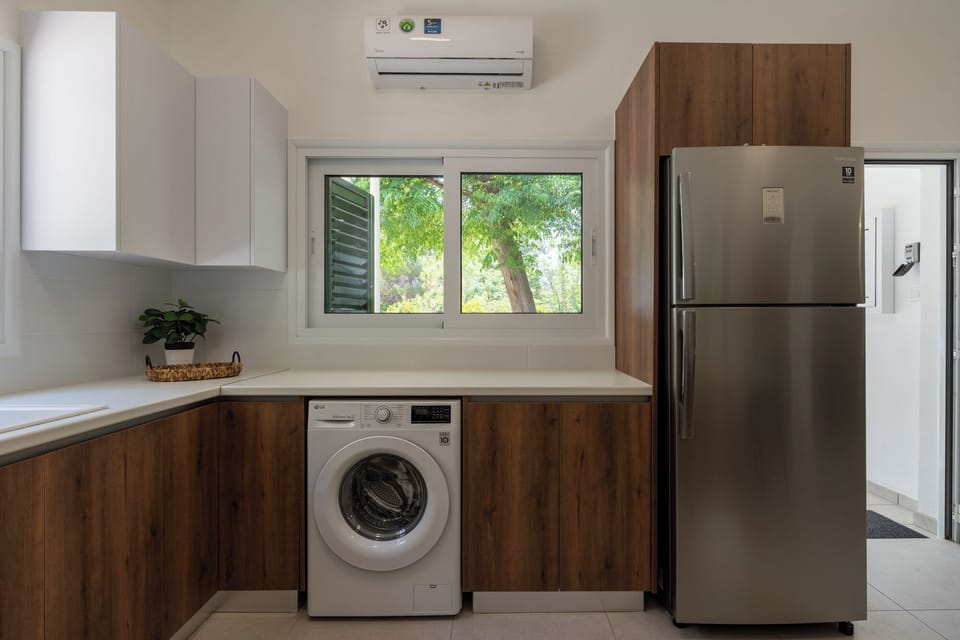 Apartment, 3 Bedrooms, Kitchen, City View | Private kitchen | Full-size fridge, microwave, oven, stovetop