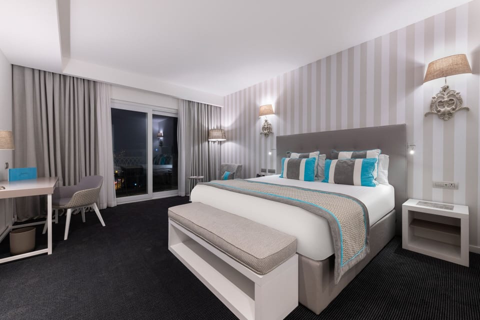 Deluxe Double or Twin Room, Sea View | Egyptian cotton sheets, premium bedding, minibar, in-room safe