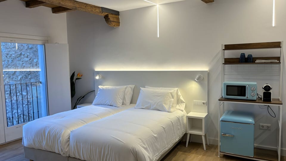 Superior Twin Room, City View | Desk, laptop workspace, soundproofing, iron/ironing board