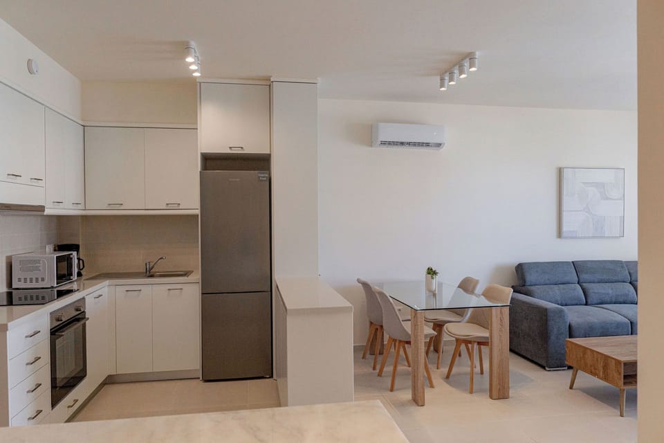 Luxury Apartment, Pool View | Private kitchen