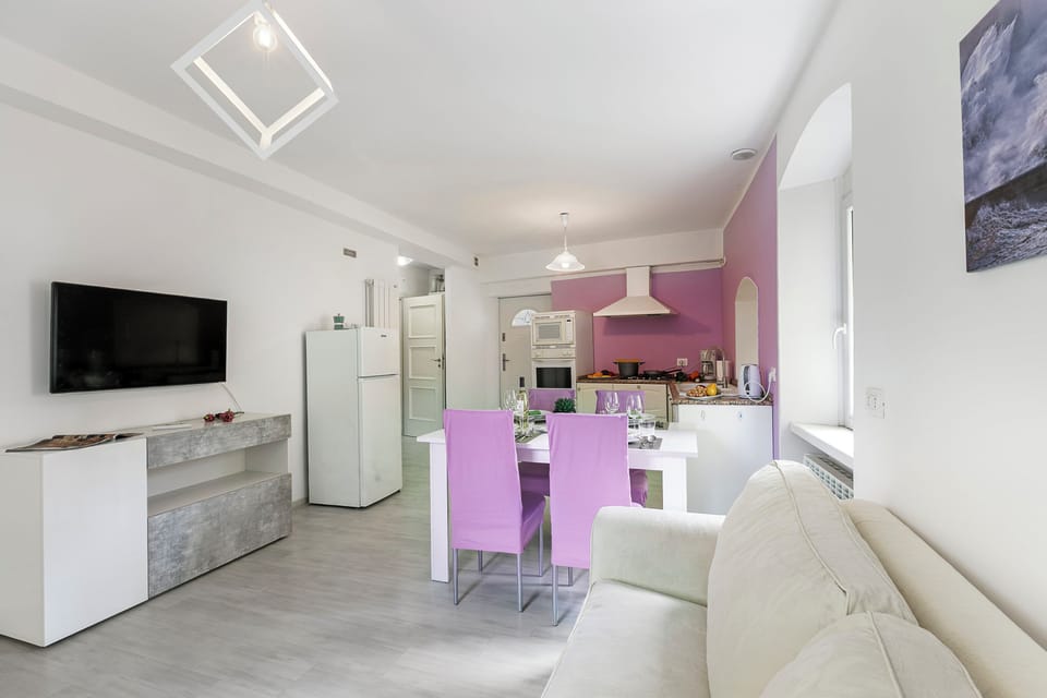 Standard Apartment, Multiple Bedrooms (Piccola Torbole) | Living area | 21-inch flat-screen TV with cable channels