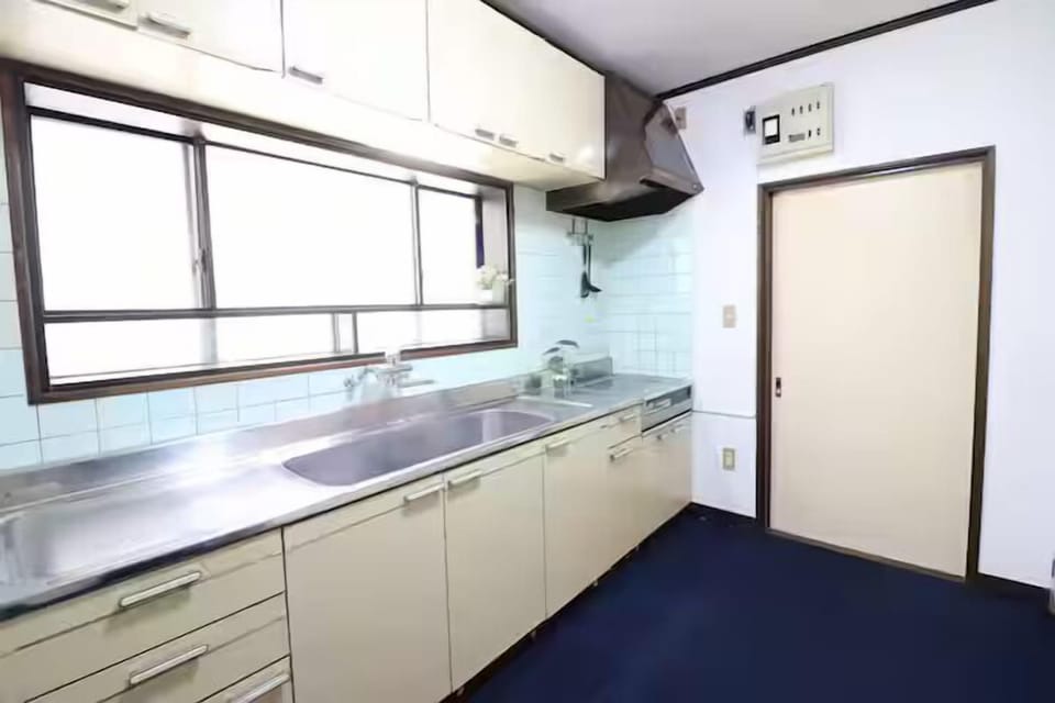 Basic House, City View | Private kitchen