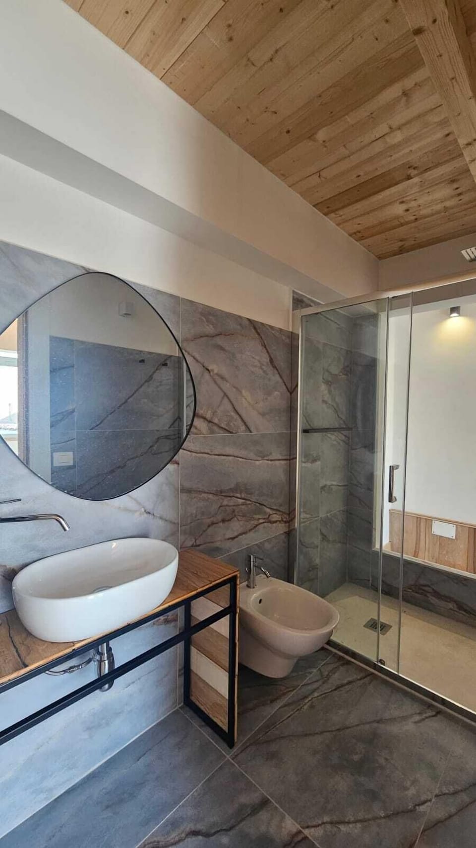 Luxury Suite, Sea View | Bathroom | Hair dryer, bathrobes, slippers, towels