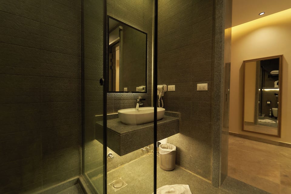 Standard Double or Twin Room | Bathroom