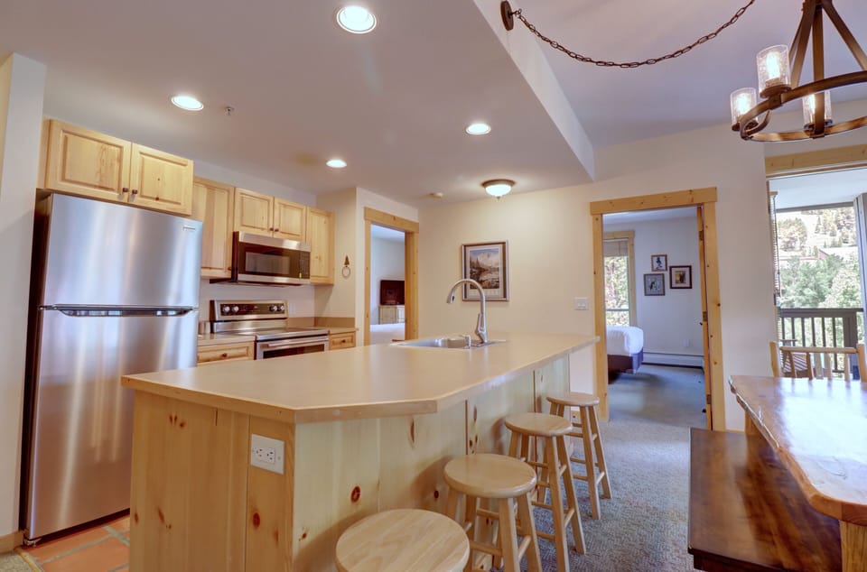 Condo, 3 Bedrooms | Private kitchen | Coffee/tea maker, fridge, oven, toaster