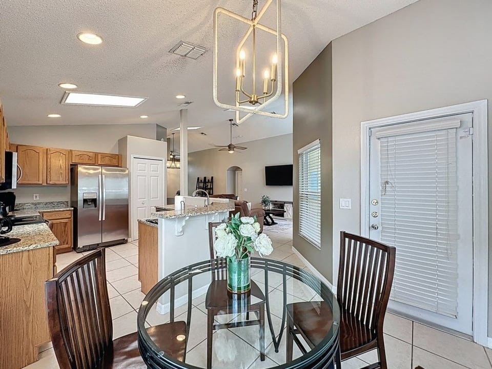 Villa, 4 Bedrooms | Dining