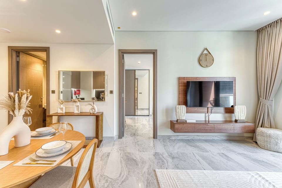 Luxury Apartment, Canal View | Living area | 55-inch Smart TV with digital channels