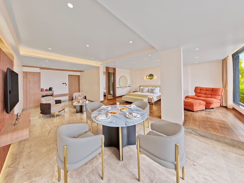 Lillian Suite | Desk, WiFi (free), bed sheets