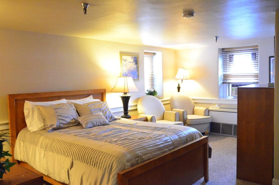 The State Room (Over Bar) | Premium bedding, individually decorated, individually furnished