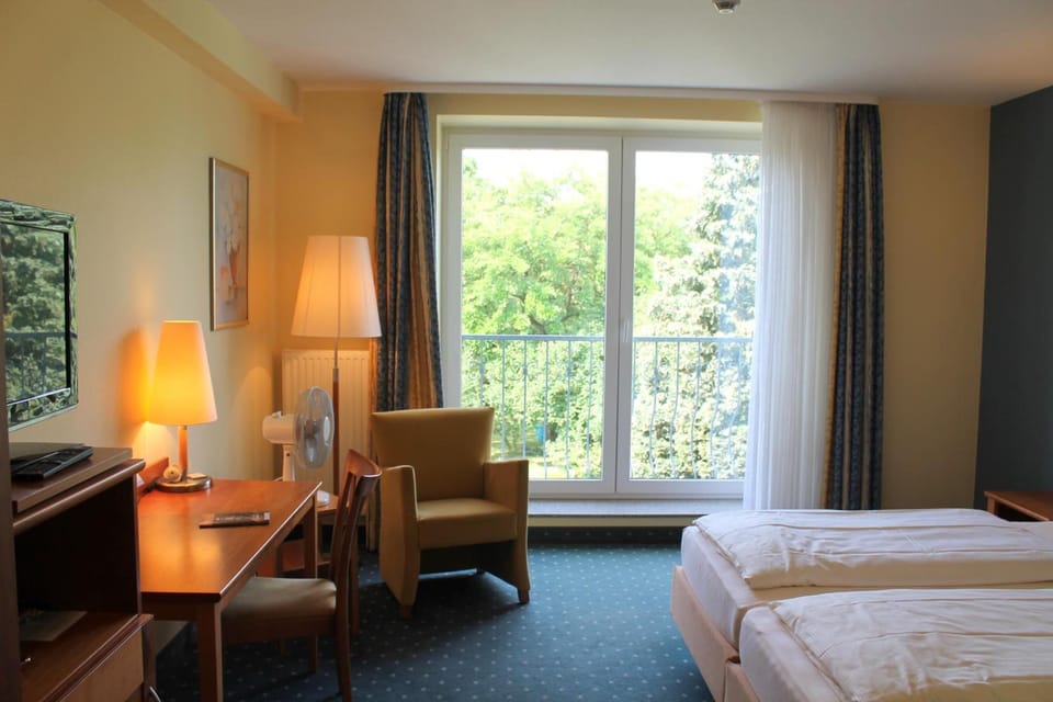 Hypo-allergenic bedding, minibar, in-room safe, desk