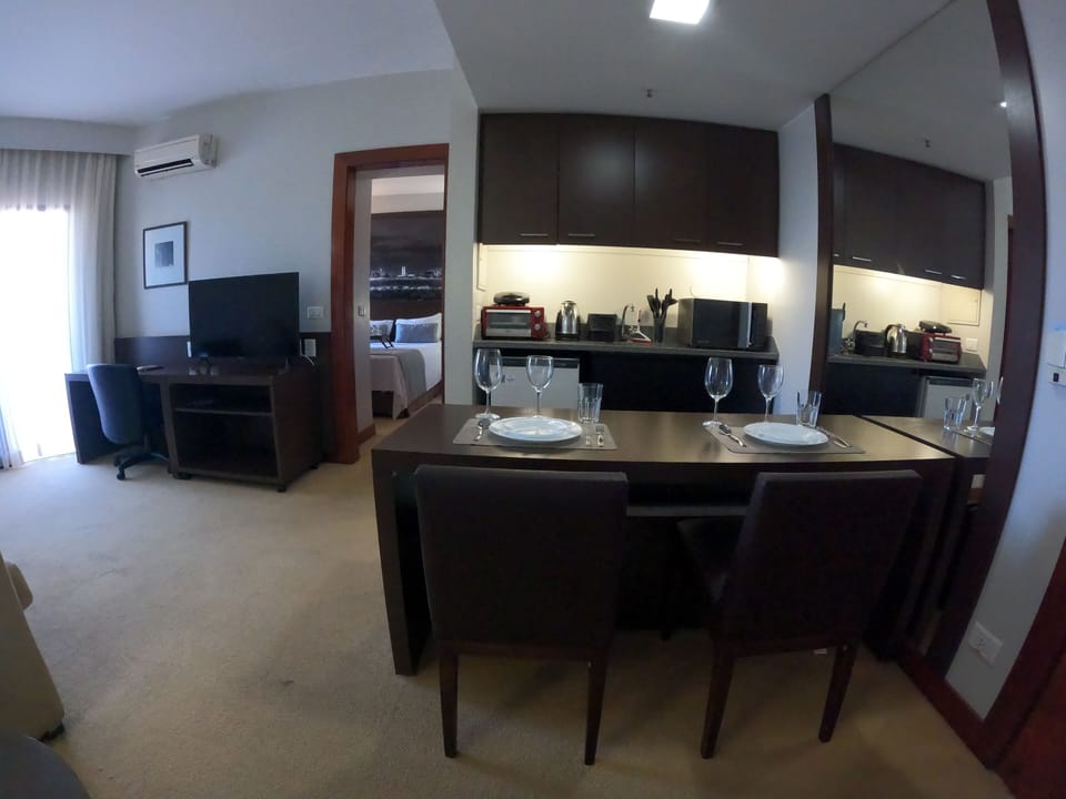 Apartment | In-room safe, desk, laptop workspace, blackout drapes
