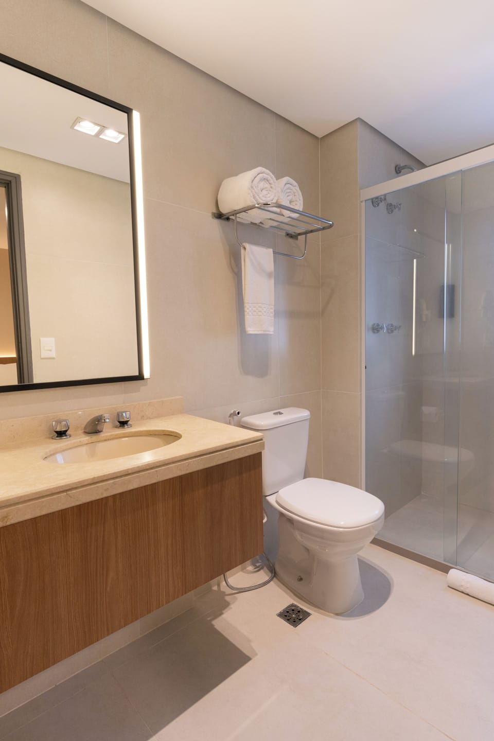 Shower, free toiletries, towels