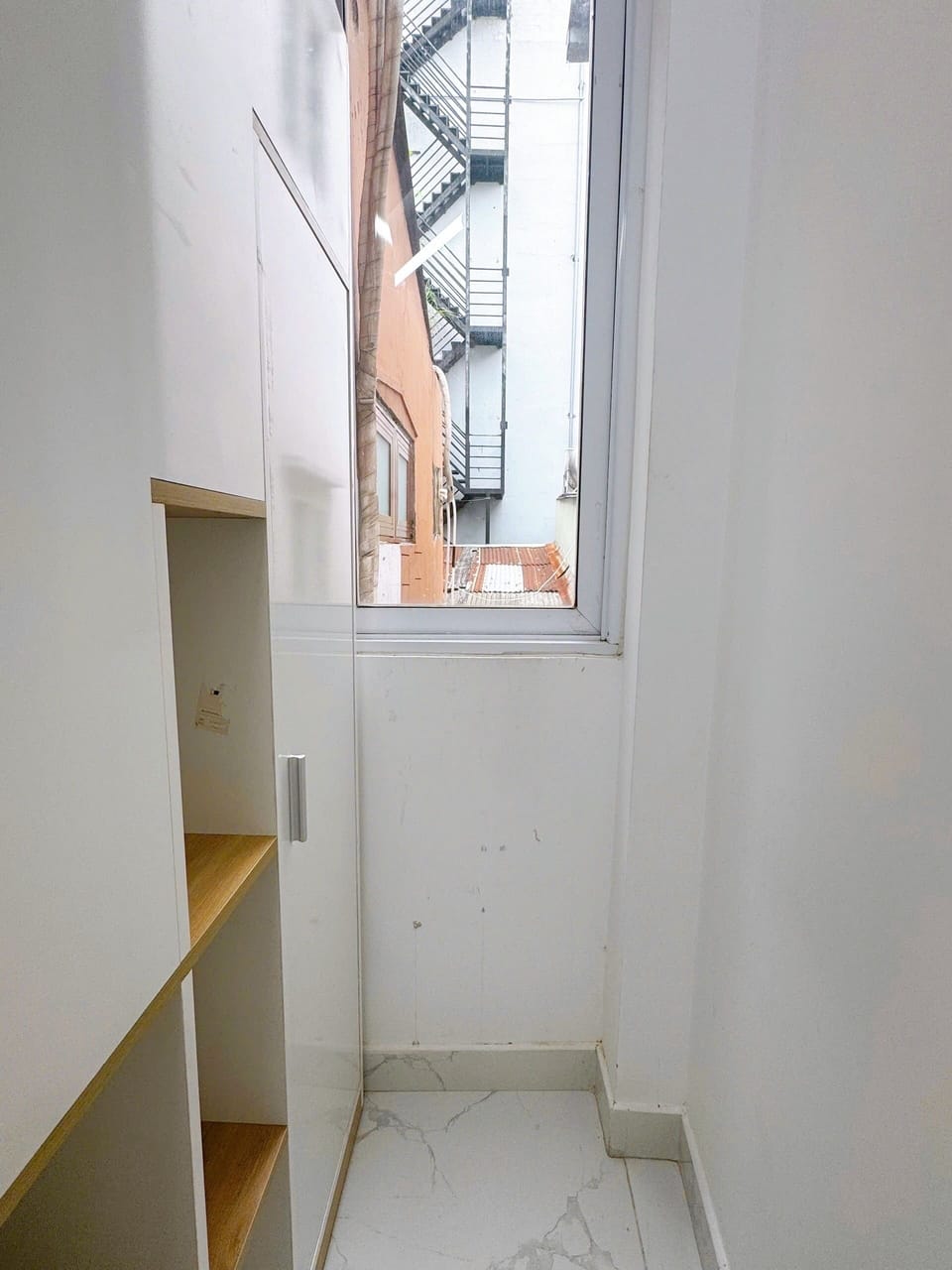 Standard Double Room, City View | Living area