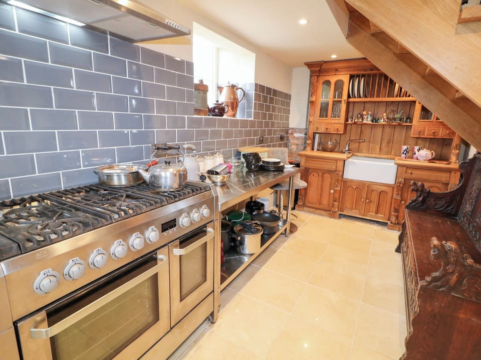 Cottage | Private kitchen | Cookware/dishes/utensils