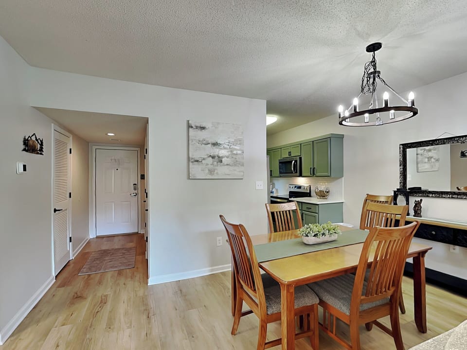 Condo (2 Bedrooms) | Property amenity