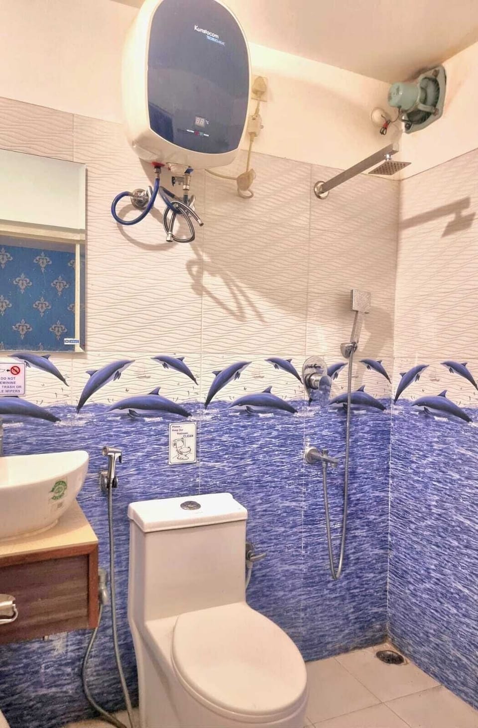 Deluxe Double Room, City View | Bathroom | Shower, free toiletries, towels, soap