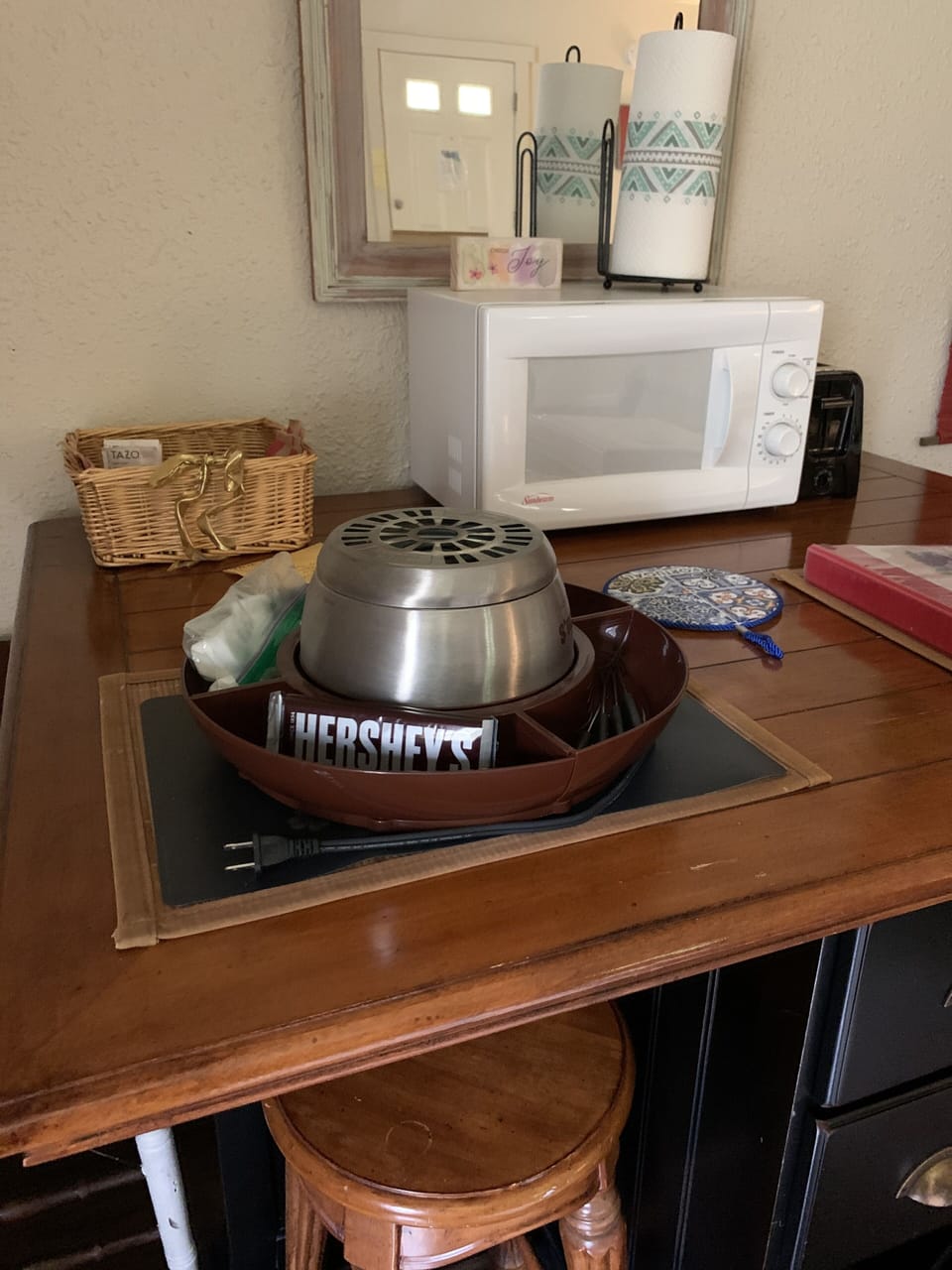 Comfort Studio Suite, Multiple Beds, Kitchenette, Garden Area | Private kitchen | Coffee/tea maker, electric kettle, toaster, cookware/dishes/utensils