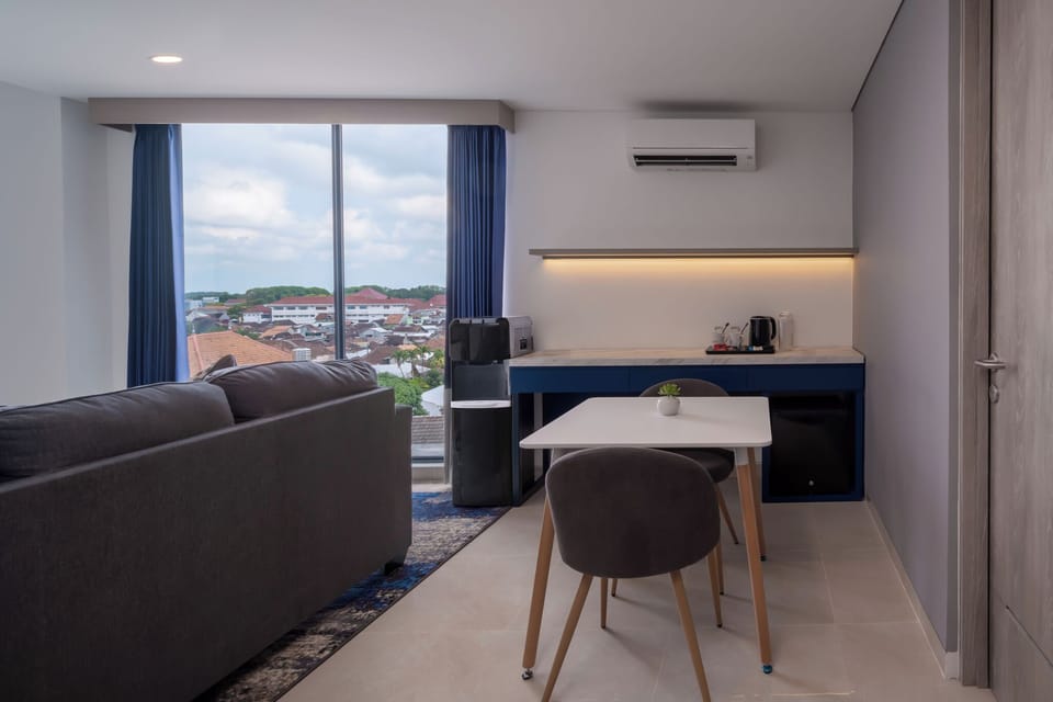 Suite Room | In-room safe, desk, free WiFi, bed sheets