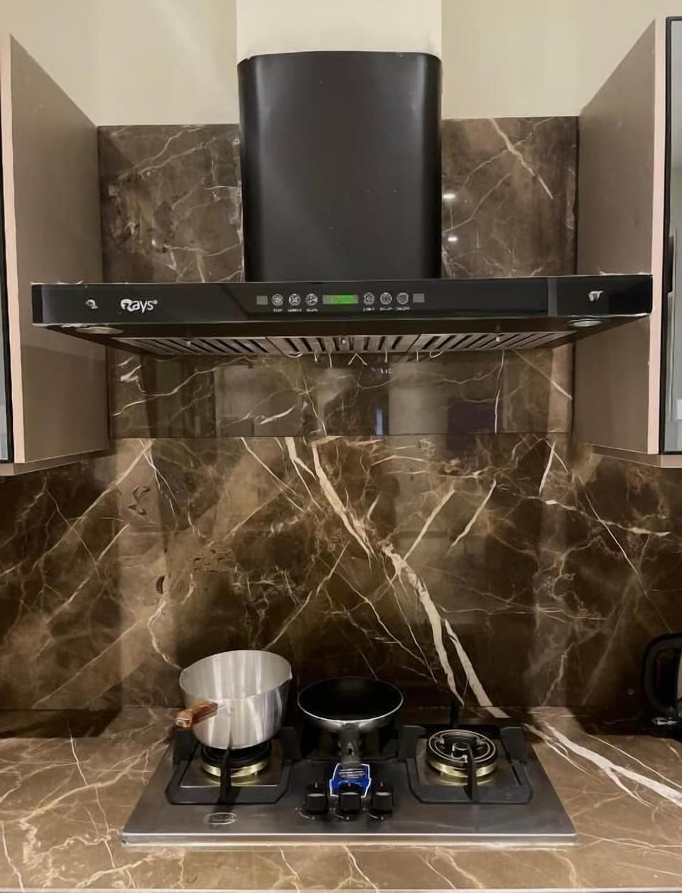 Superior Apartment | Private kitchen | Mini-fridge, microwave, oven, stovetop