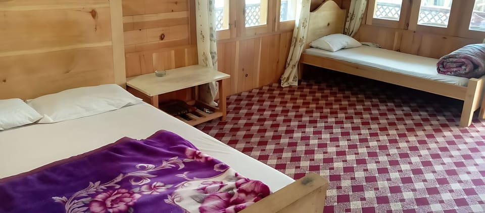 Standard Room | Desk, WiFi (free)