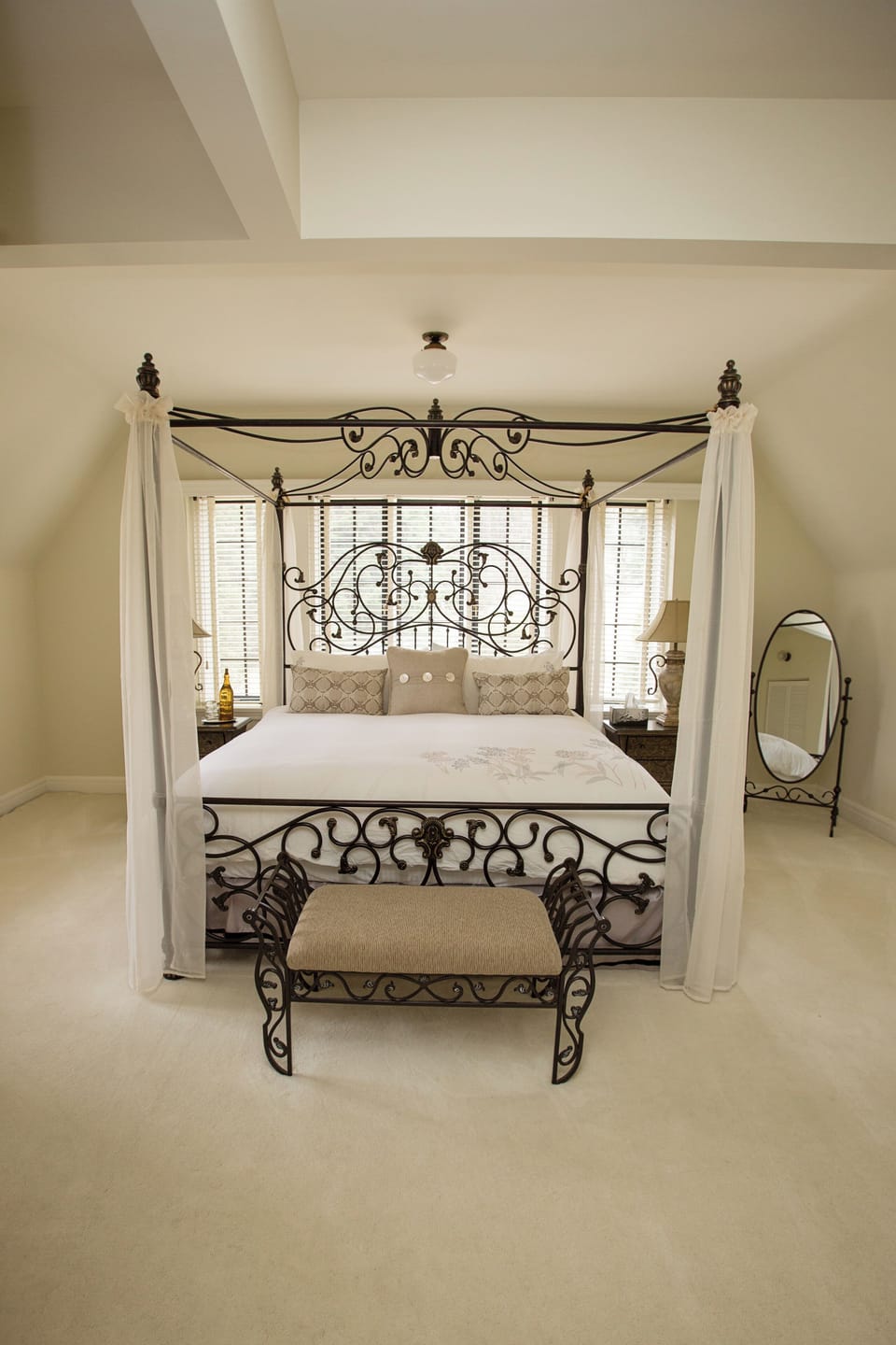 Presidential Suite #1 | WiFi (free), bed sheets