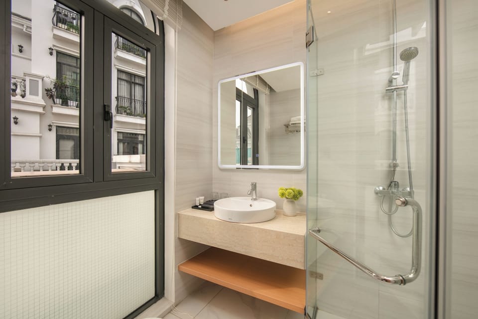 Suite, Balcony | Bathroom | Bathrobes, slippers, bidet