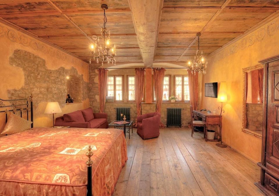 Deluxe Room (Explorer) | In-room safe, individually furnished, desk, laptop workspace