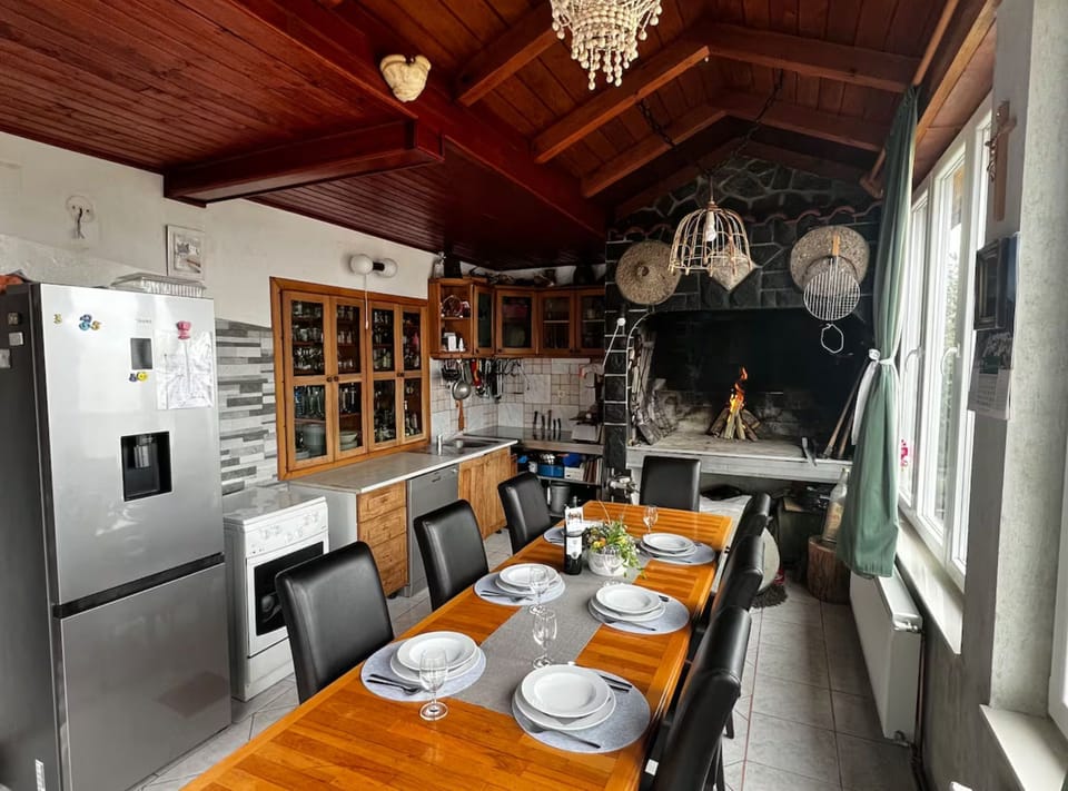 House (Two Bedroom House) | Dining room