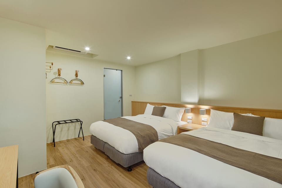 Deluxe Quadruple Room | Down comforters, individually decorated, desk, laptop workspace