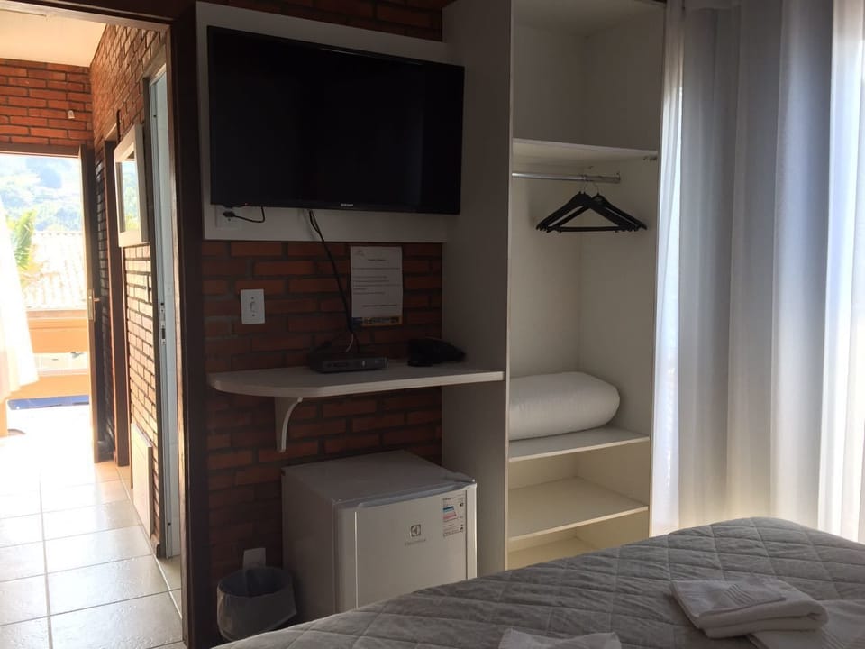 Minibar, WiFi (free), bed sheets