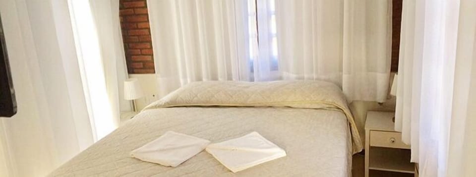 Minibar, WiFi (free), bed sheets