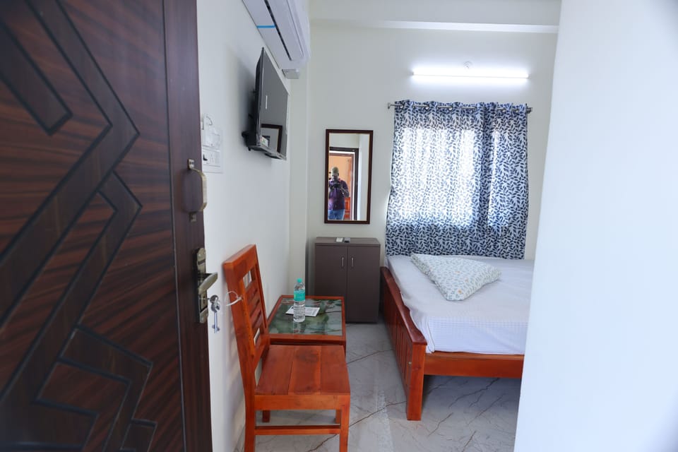 Classic Double Room, Balcony, City View | Desk, free WiFi