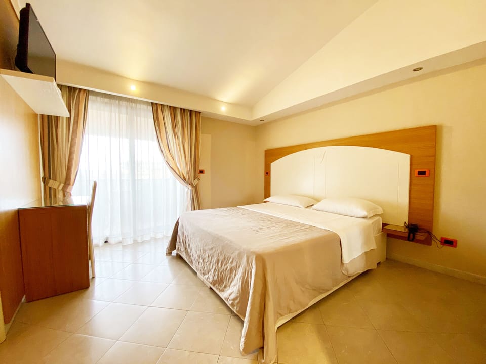 Deluxe Double or Twin Room | Desk, WiFi (free)