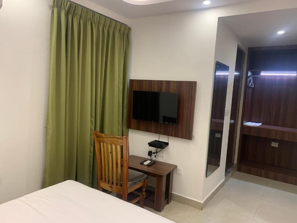 Iron/ironing board, free WiFi, wheelchair access