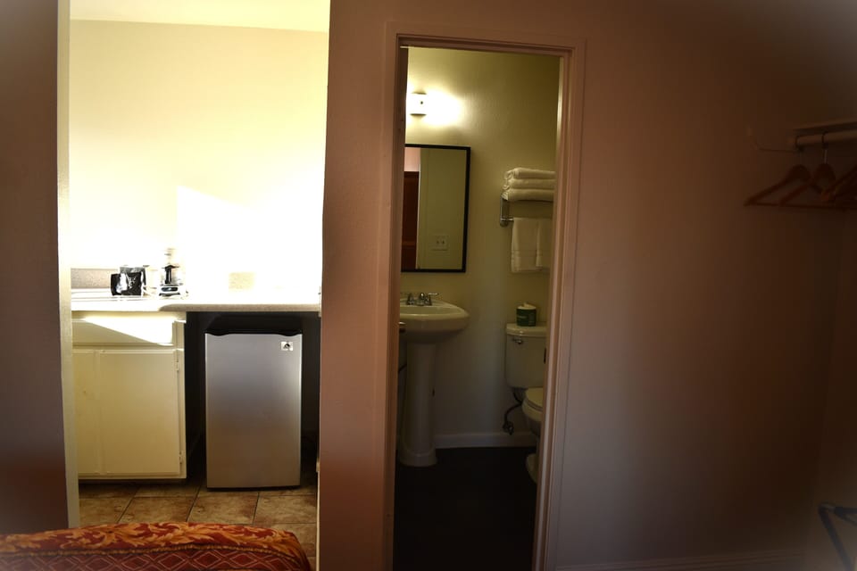 Desk, iron/ironing board, free WiFi, bed sheets
