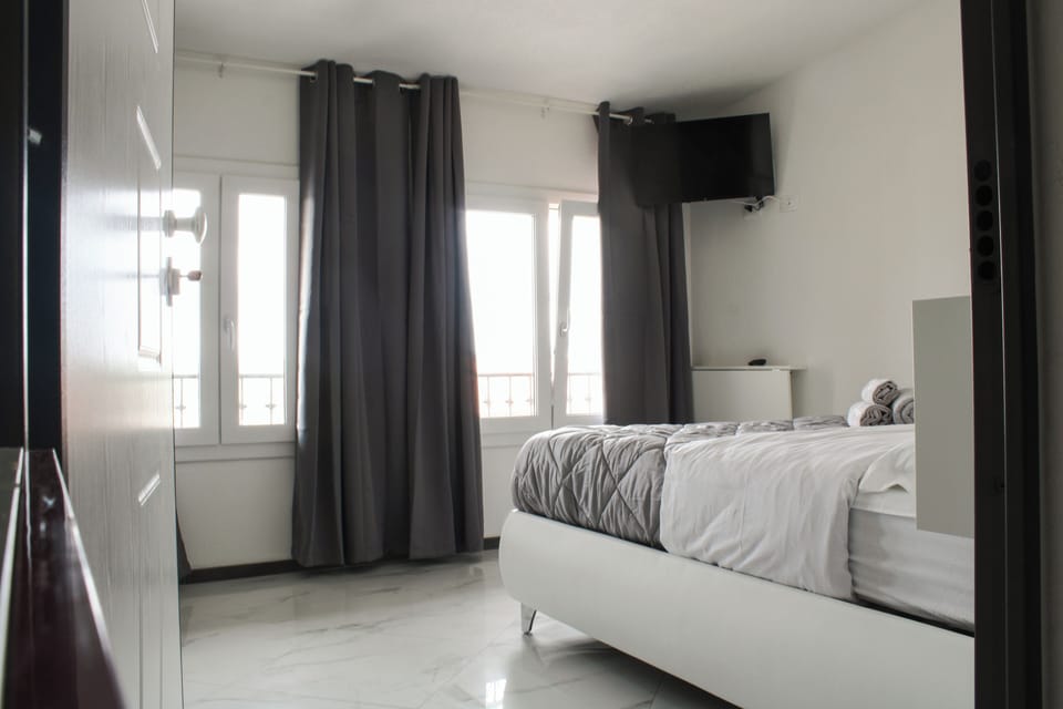 Deluxe Room | Desk, laptop workspace, free WiFi, bed sheets