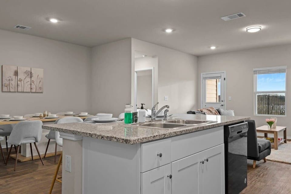 House, Lake View (4 Bedrooms) | Private kitchen | Microwave, oven, espresso maker, coffee/tea maker