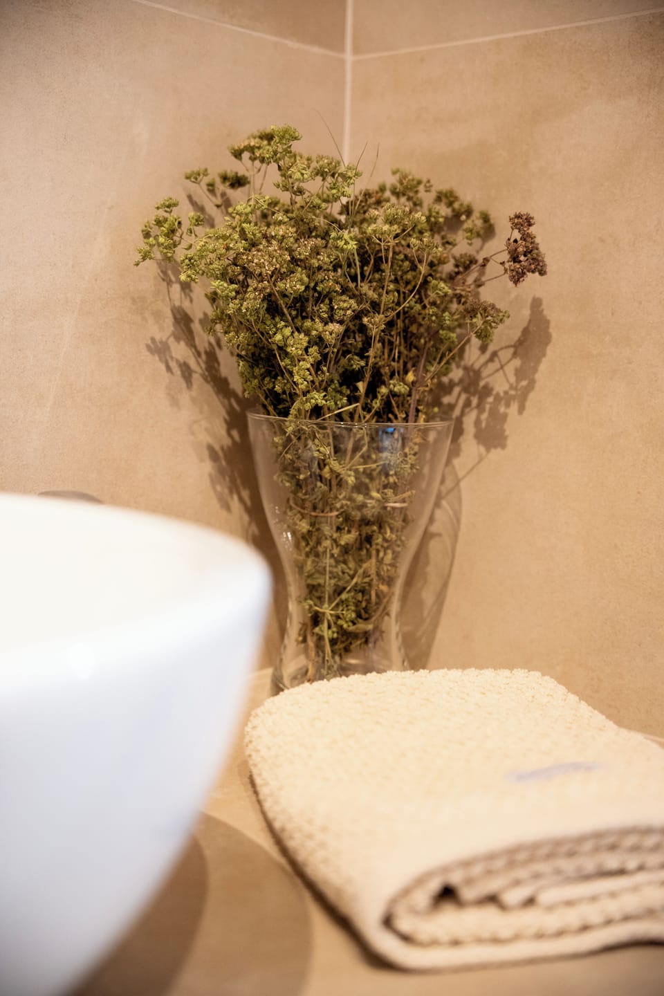 Deluxe Studio | Bathroom | Shower, hair dryer, slippers, bidet