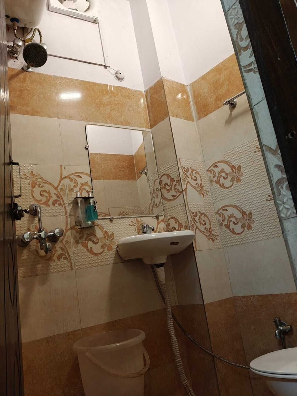 Shower, free toiletries, slippers, towels
