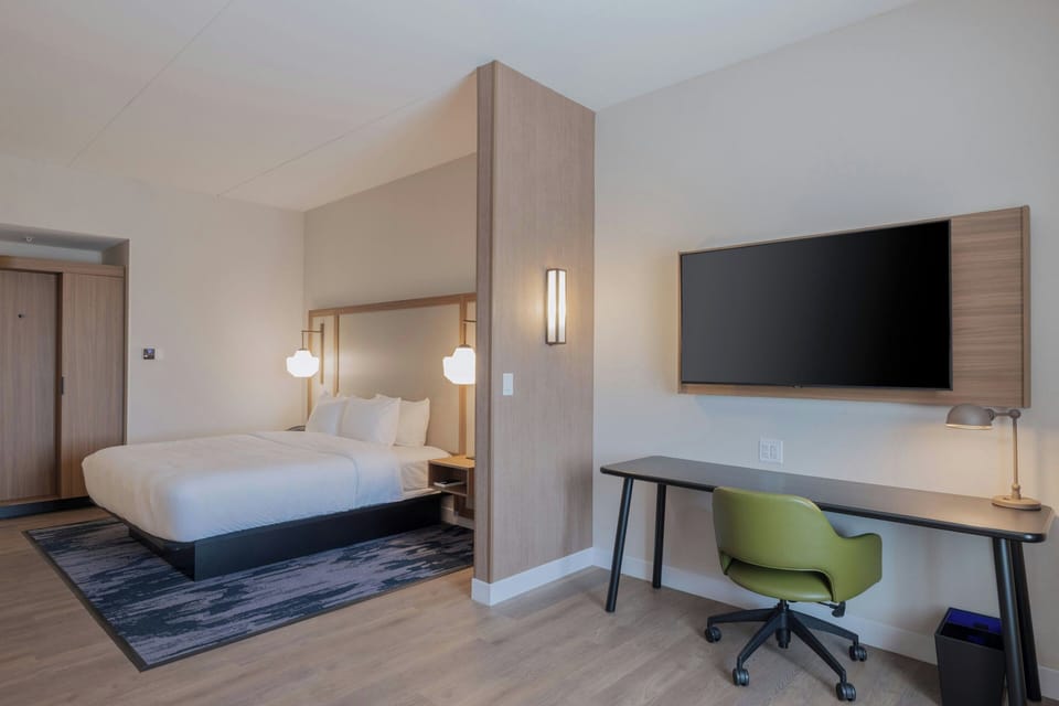 Executive Suite, 1 King Bed with Sofa bed | Living area | 55-inch Smart TV with digital channels, Netflix, streaming services