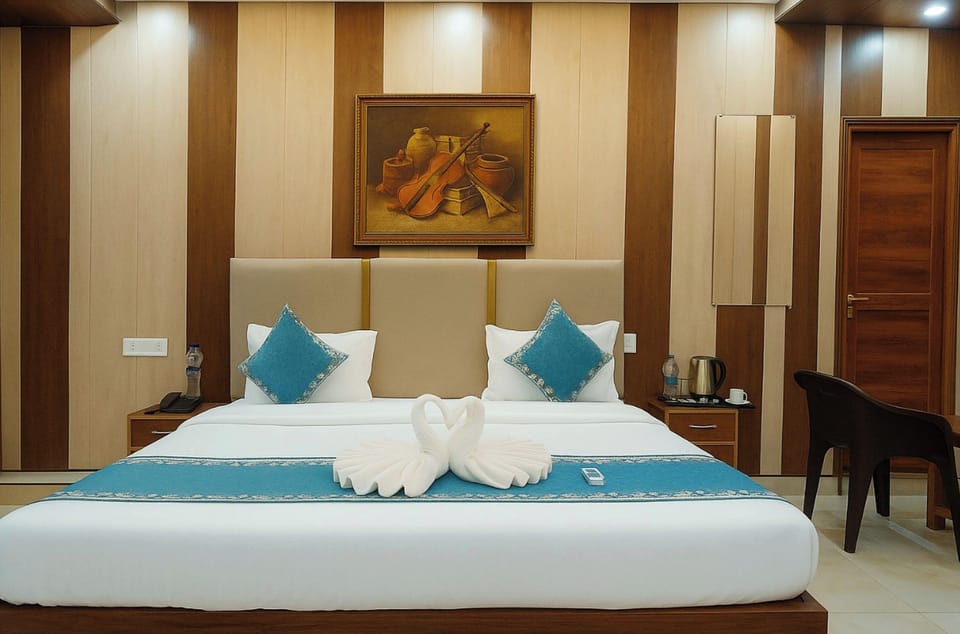 Executive Double Room, Air conditioning | Hypo-allergenic bedding, in-room safe, desk, soundproofing