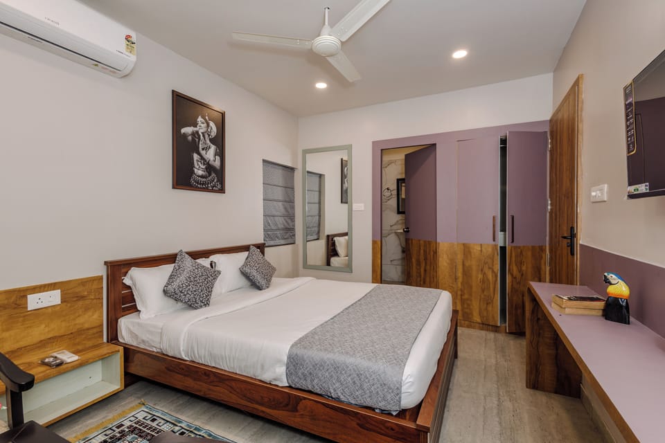 Premium Double Room, 1 Queen Bed, Non Smoking, City View | Desk, laptop workspace, WiFi (free)
