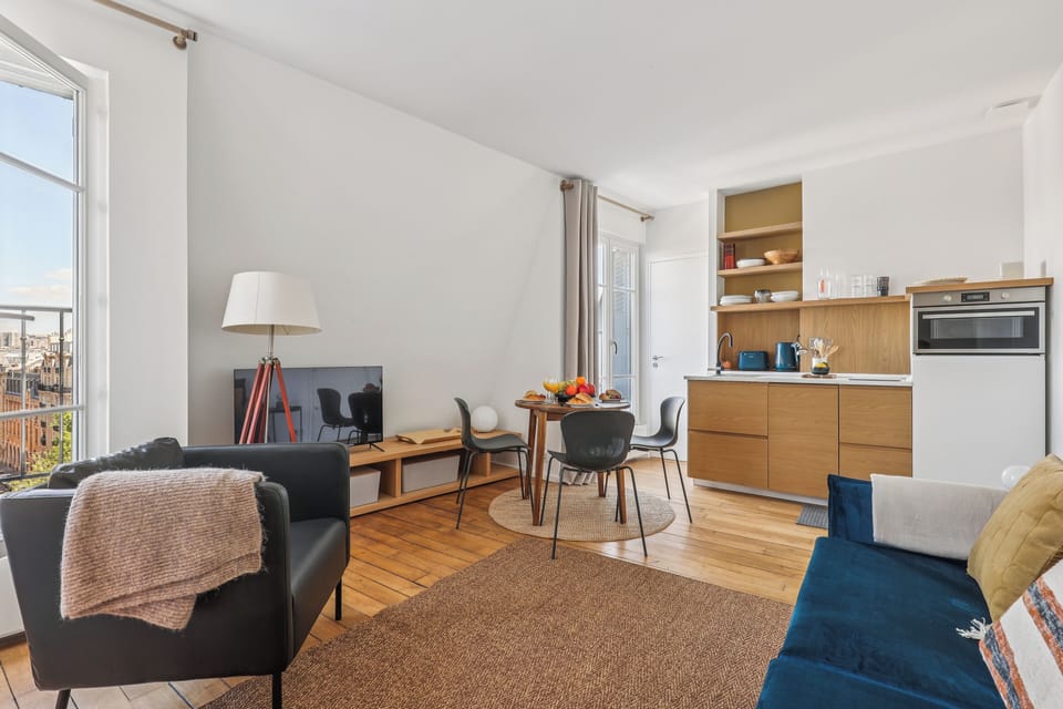 City Apartment, 1 Double Bed with Sofa bed, Non Smoking | Living area | 40-inch Smart TV with satellite channels